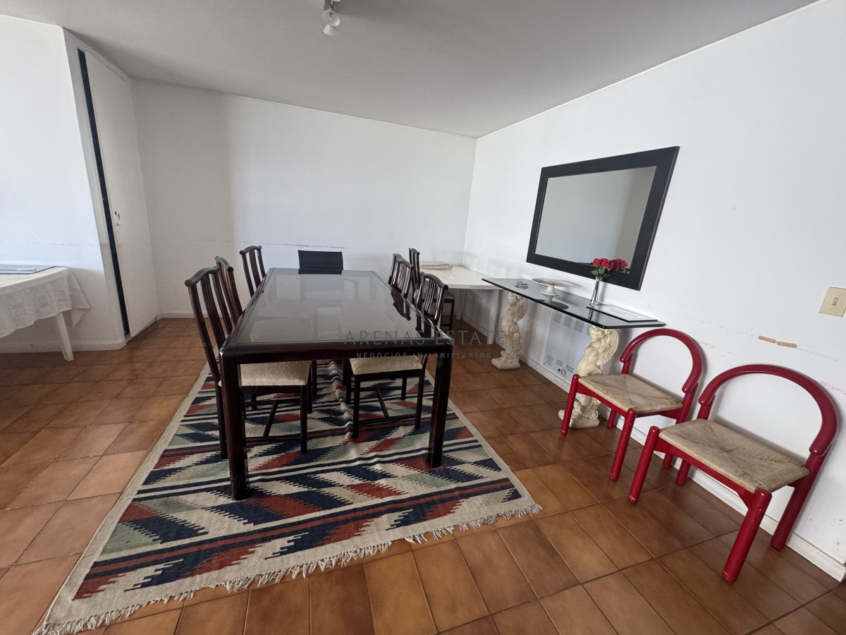 Apartamento ID.3671 - Apartamento en venta en Punta del Este de 3 dormitorios más servicio 