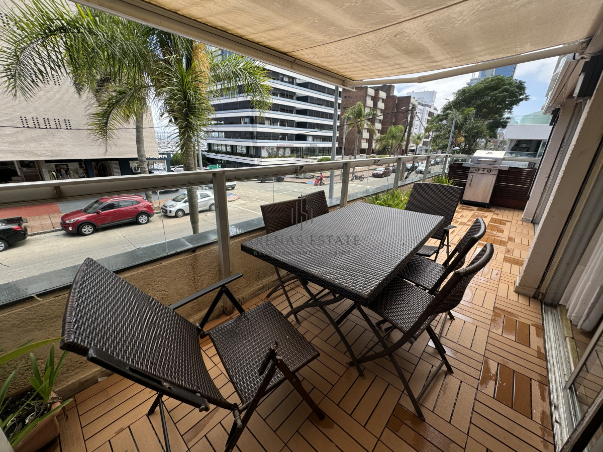 Apartamento ID.3452 - Apartamento de 3 dormitorios y servicio en venta  Punta del Este 