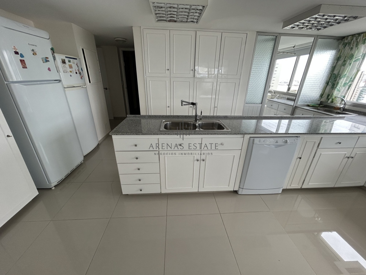 Apartamento ID.1973 - Espectacular apartamento en venta en zona de la Brava , 3 dormitorios mas servicio 