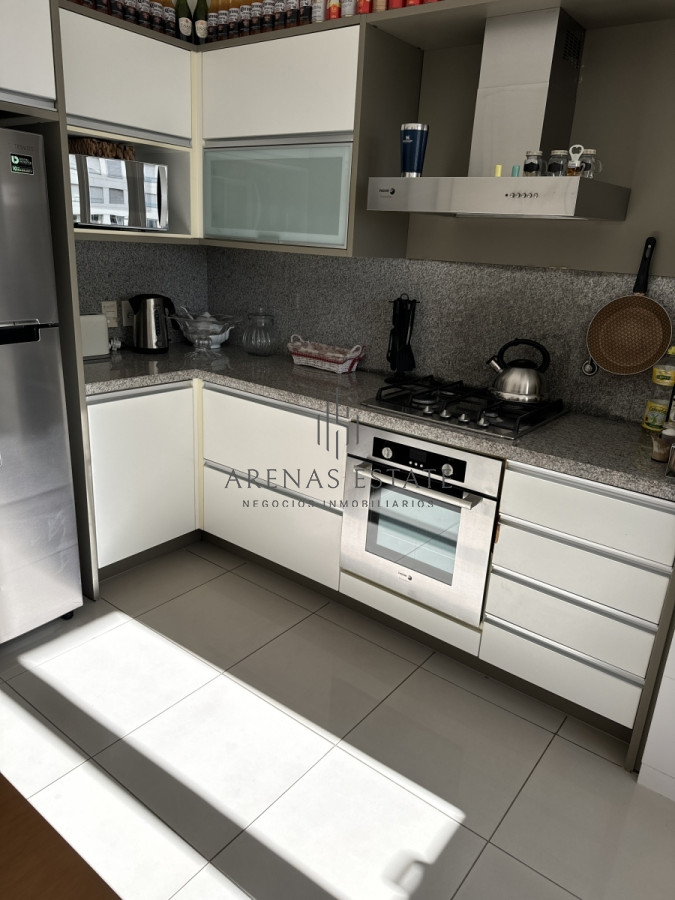 Apartamento ID.2989 - Apartamento de 3 dormitorios y dependencia de servicio en primera linea de la Mansa 