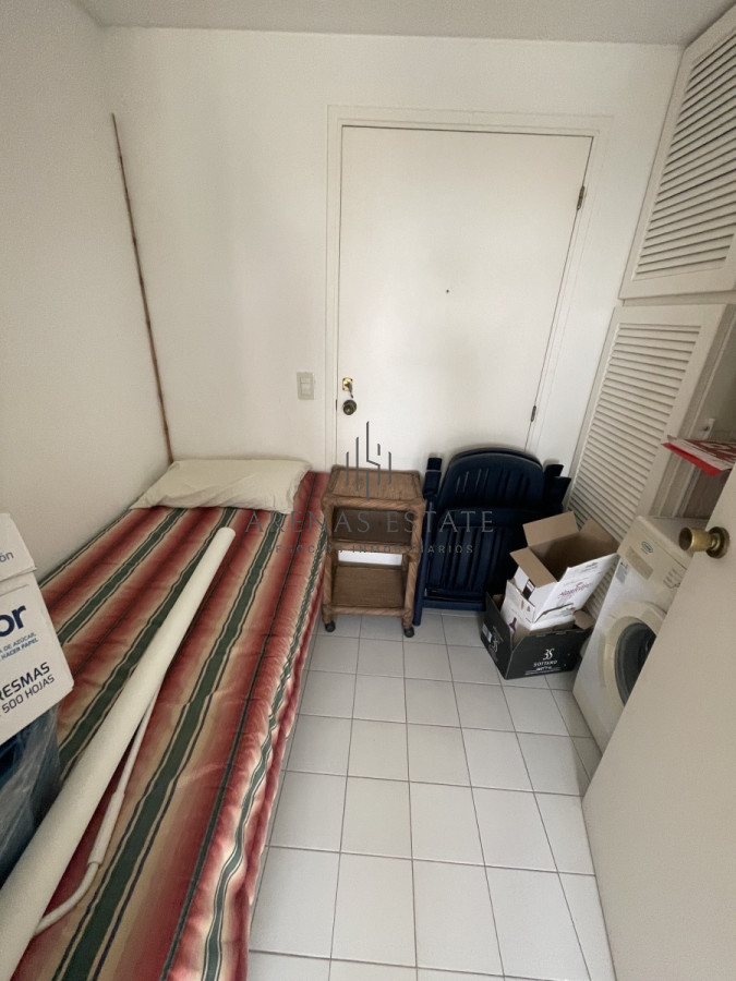 Apartamento ID.1566 - Apartamento de 3 dormitorios , primera linea de la mansa, Punta del Este