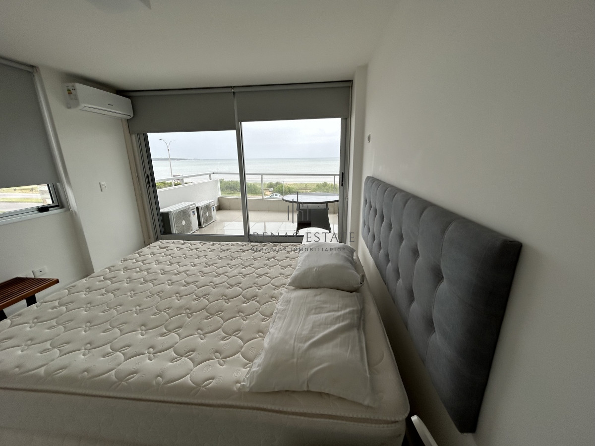 Apartamento ID.2122 - Apartamento en venta de 3 dormitorios y dependencia , en Punta del Este 
