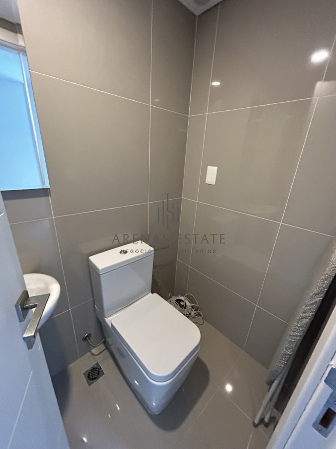 Apartamento ID.2122 - Apartamento en venta de 3 dormitorios y dependencia , en Punta del Este 