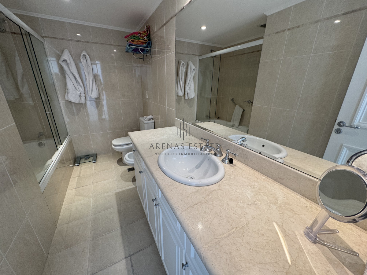 Apartamento ID.3682 - Apartamento en venta en primera linea de playa mansa 