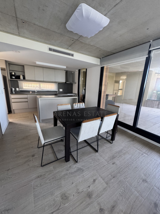 Apartamento ID.4144 - Apartamento de dormitorios en venta en Punta del Este, primera linea 