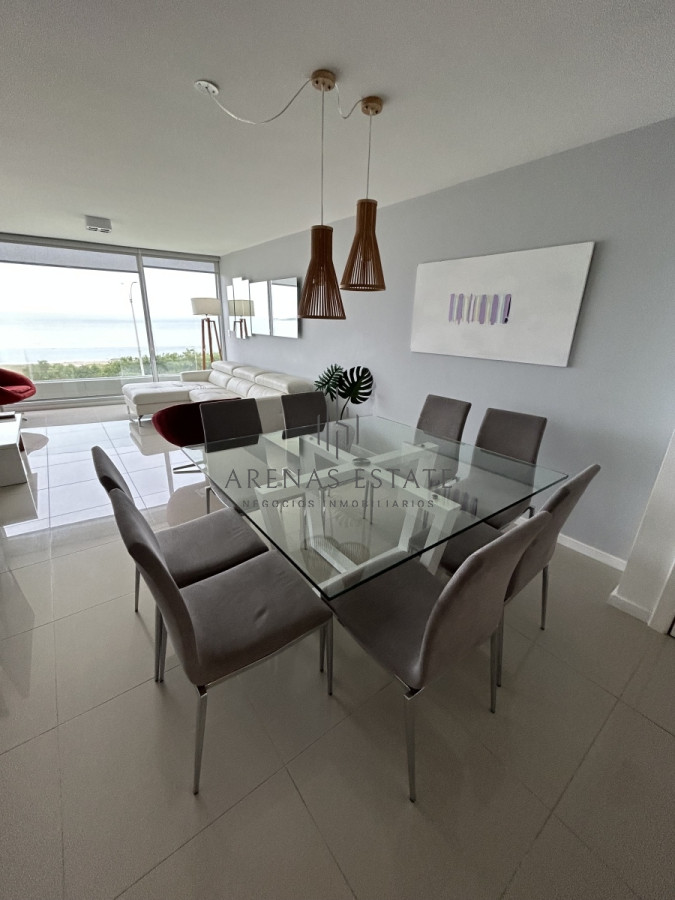 Apartamento ID.2122 - Apartamento en venta de 3 dormitorios y dependencia , en Punta del Este 
