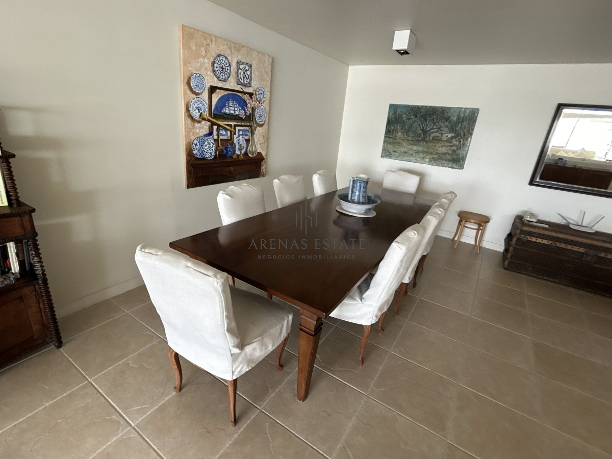 Apartamento ID.2477 - Apartamento en venta de 3 dormitorios y sevicio en Brava,Punta del Este