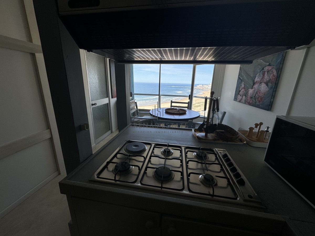 Apartamento ID.3111 - Apartamento en vena de 3 dormitorios y servicio , en primera linea de la Brava 