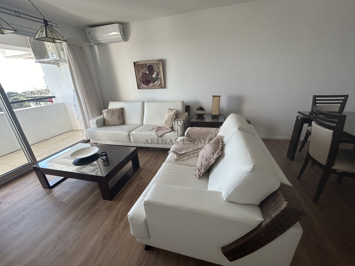 Apartamento ID.2403 - Apartamento en venta de dos dormitorios Ubicado en Roosevelt Punta del Este 