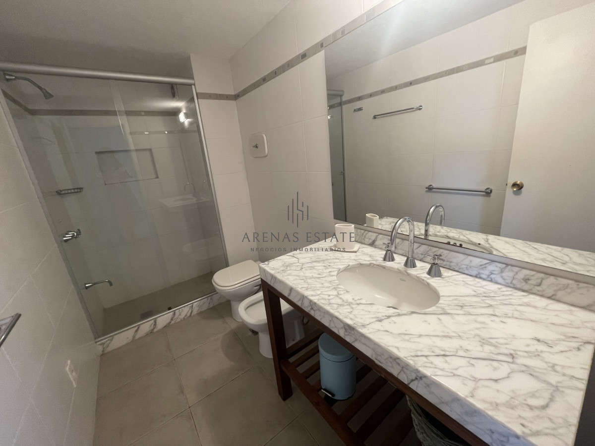 Apartamento ID.1642 - Apartamento en venta  de 3 dormitorios en Punta del Este