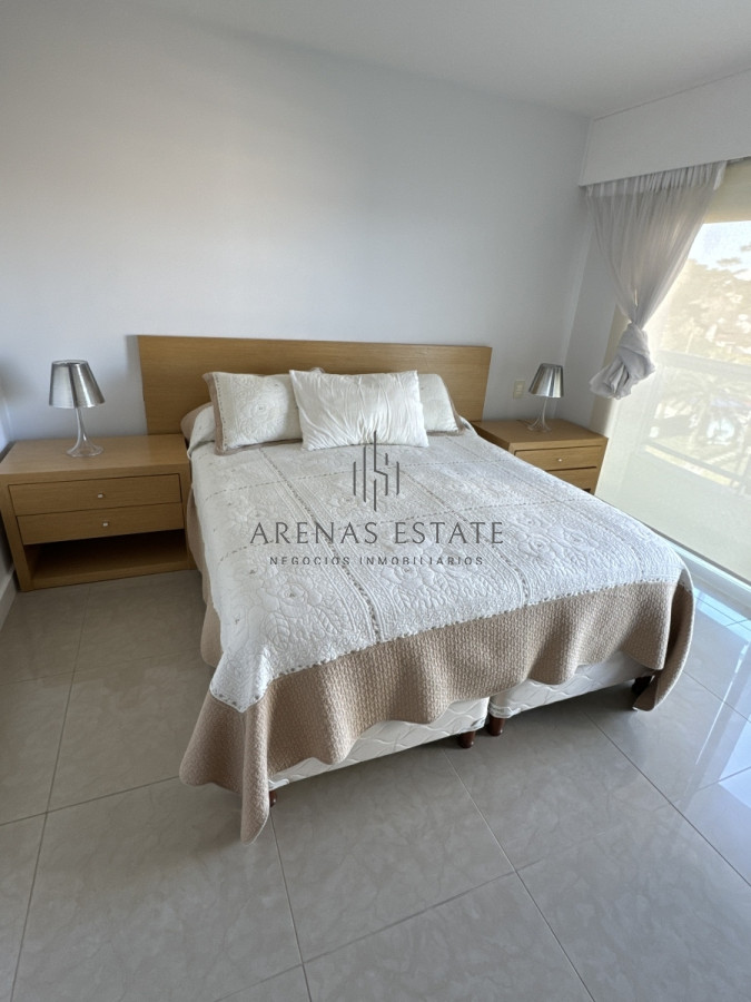 Apartamento ID.2989 - Apartamento de 3 dormitorios y dependencia de servicio en primera linea de la Mansa 