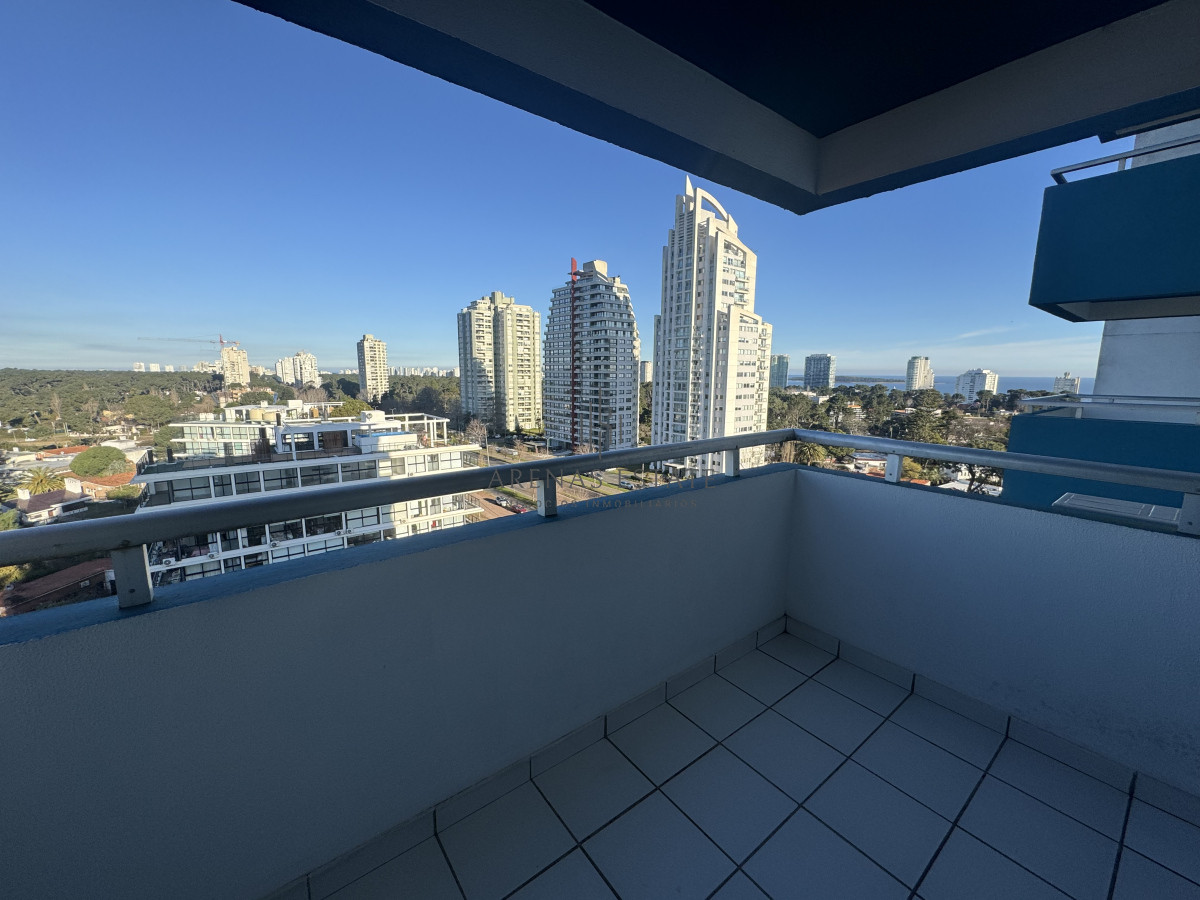 Apartamento ID.3837 - Apartamento de 3 dormitorios en venta en Punta del Este, Roosevelt 