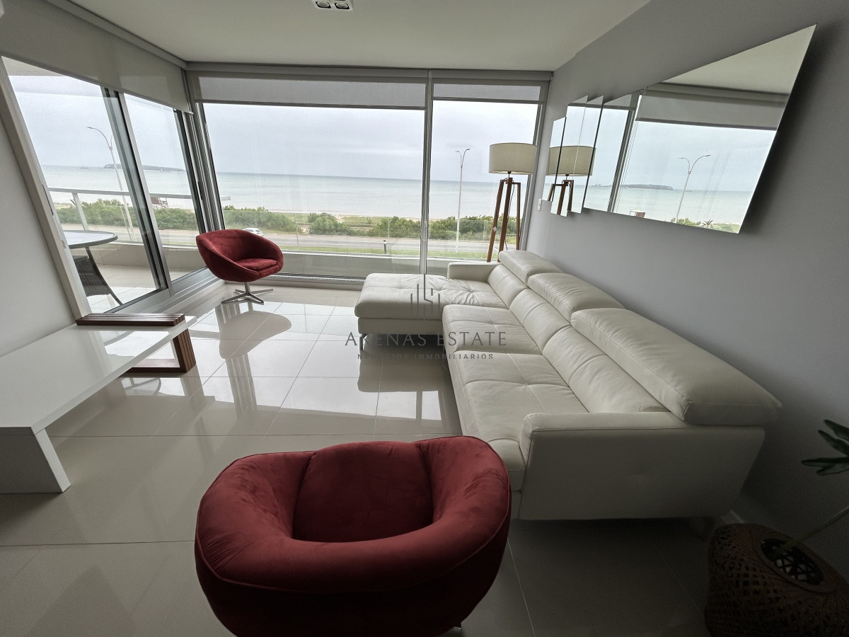 Apartamento ID.2122 - Apartamento en venta de 3 dormitorios y dependencia , en Punta del Este 