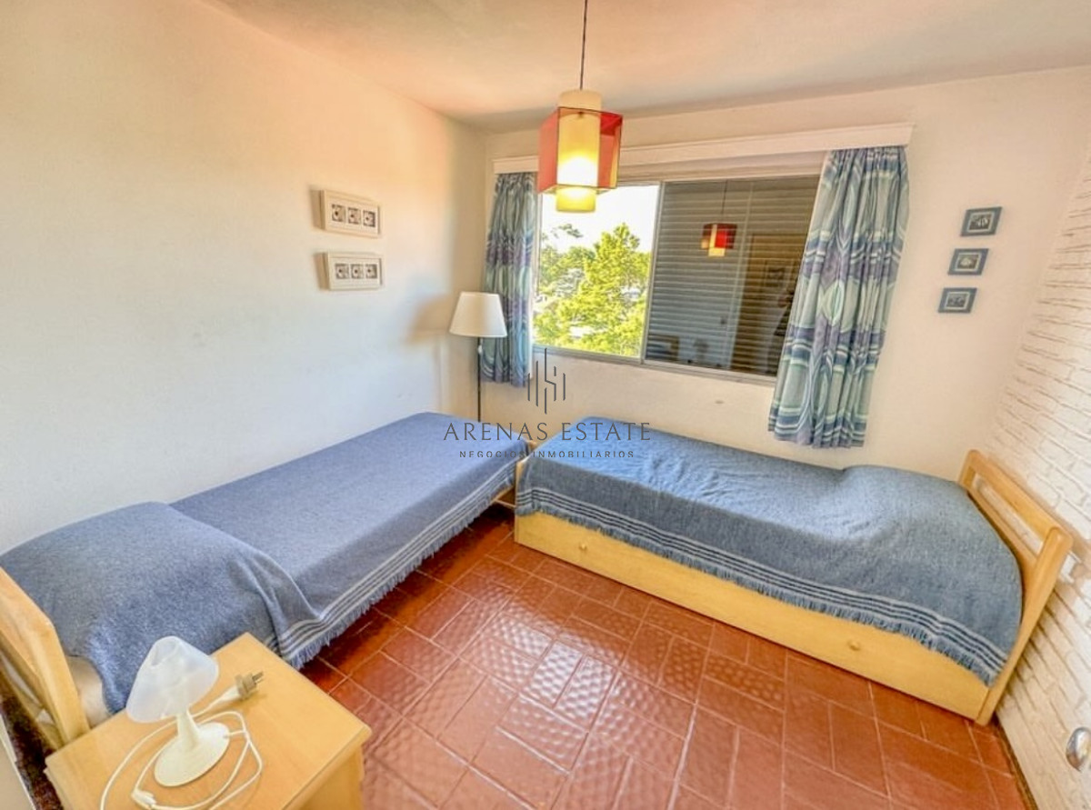 Apartamento ID.2339 - Apartamento en venta de dos dormitorios primera linea de playa Mansa , Punta del Este 