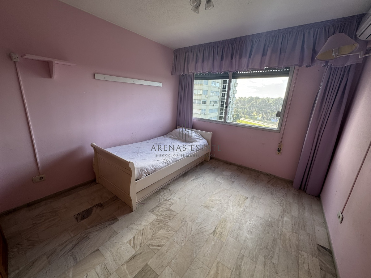 Apartamento ID.2860 - Apartamento de 3 dormitorios en venta en Punta del Este 