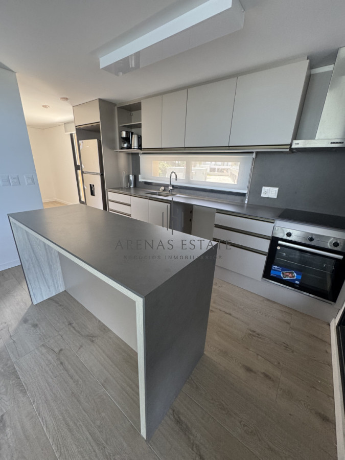 Apartamento ID.4144 - Apartamento de dormitorios en venta en Punta del Este, primera linea 