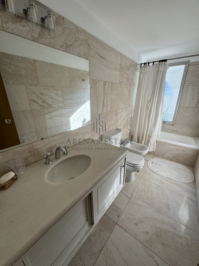 Apartamento ID.3180 - Apartamento de dos dormitorios en venta en Punta del Este 