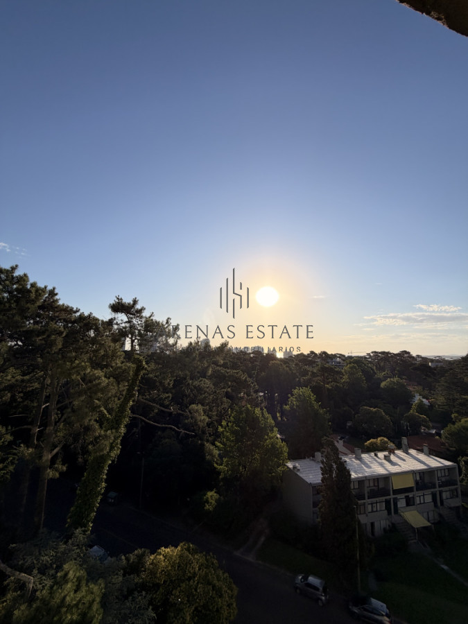 Apartamento ID.4172 - Apartamento de 3 dormitorios más dependencia en venta en Punta del Este 