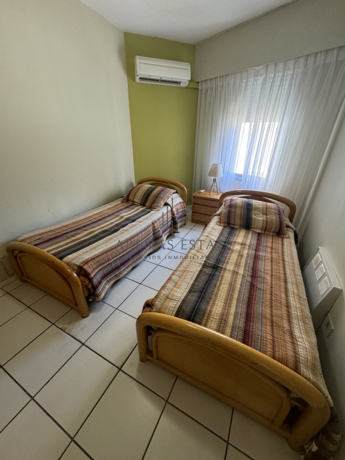 Apartamento ID.3606 - Apartamento de dos dormitorios a pasos de playa Mansa 