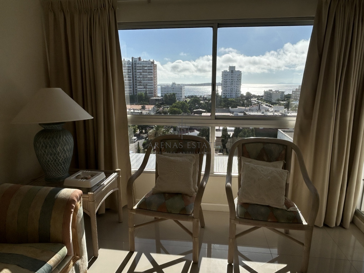 Apartamento ID.2343 - Apartamento en venta de 3 dormitorios en Aidy Grill , Punta del Este 