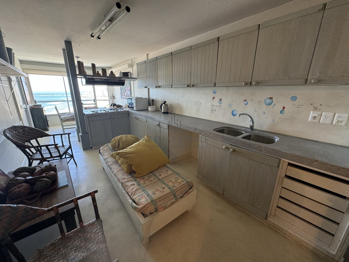 Apartamento ID.3111 - Apartamento en vena de 3 dormitorios y servicio , en primera linea de la Brava 