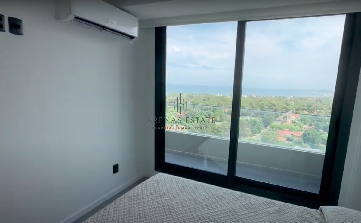 Apartamento ID.2447 - Apartamento en venta de 3 dormitorios en Av Roosevelt 