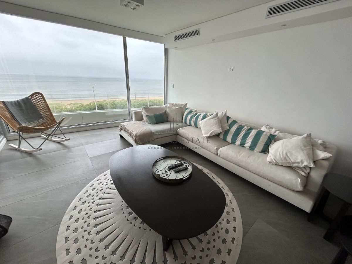 Apartamento ID.2123 - Penthouse en venta en Punta del Este , zona mansa , 3 Dormitorios más servicio 