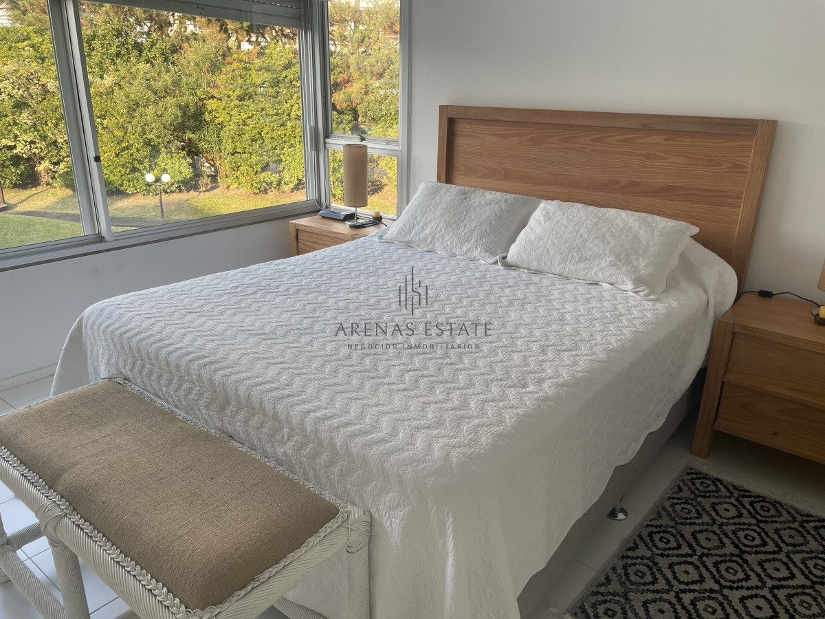 Apartamento ID.1566 - Apartamento de 3 dormitorios , primera linea de la mansa, Punta del Este