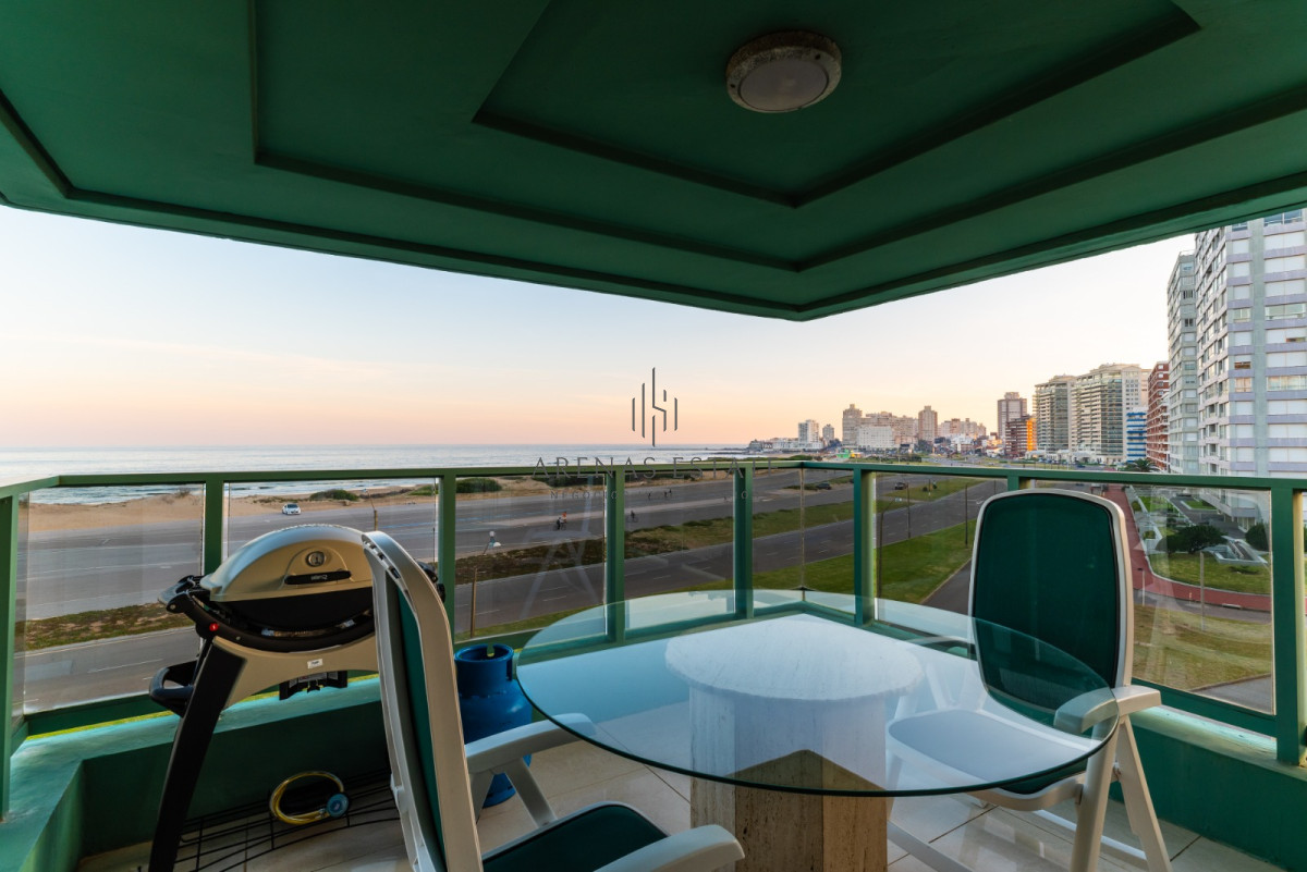 Apartamento ID.2131 - Venta de Apartamento de 3 dormitorios en primera linea de Playa Brava 