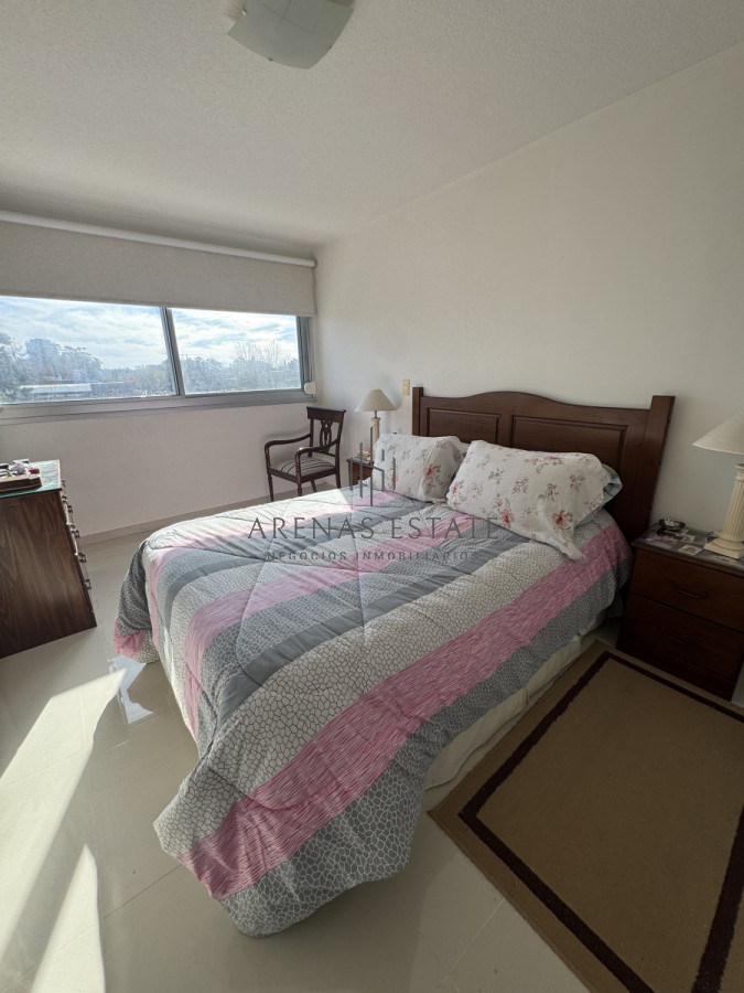 Apartamento ID.3773 - Apartamento  de 2 dormitorios en venta en  Punta del Este