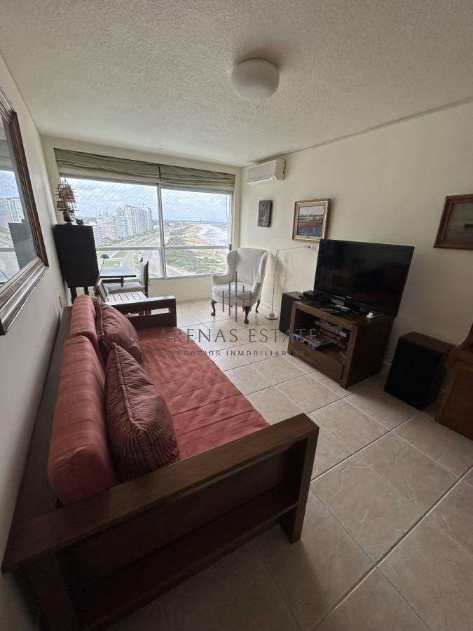 Apartamento ID.2477 - Apartamento en venta de 3 dormitorios y sevicio en Brava,Punta del Este