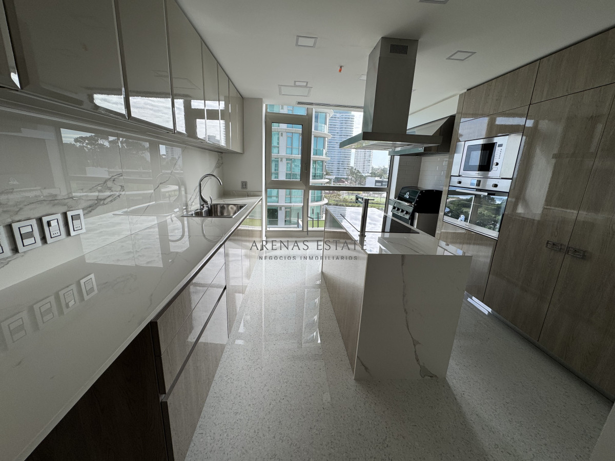 Apartamento ID.3703 - Exclusivo apartamento en venta en primera linea de la Mansa ,Fendi Chateau Punta del Este