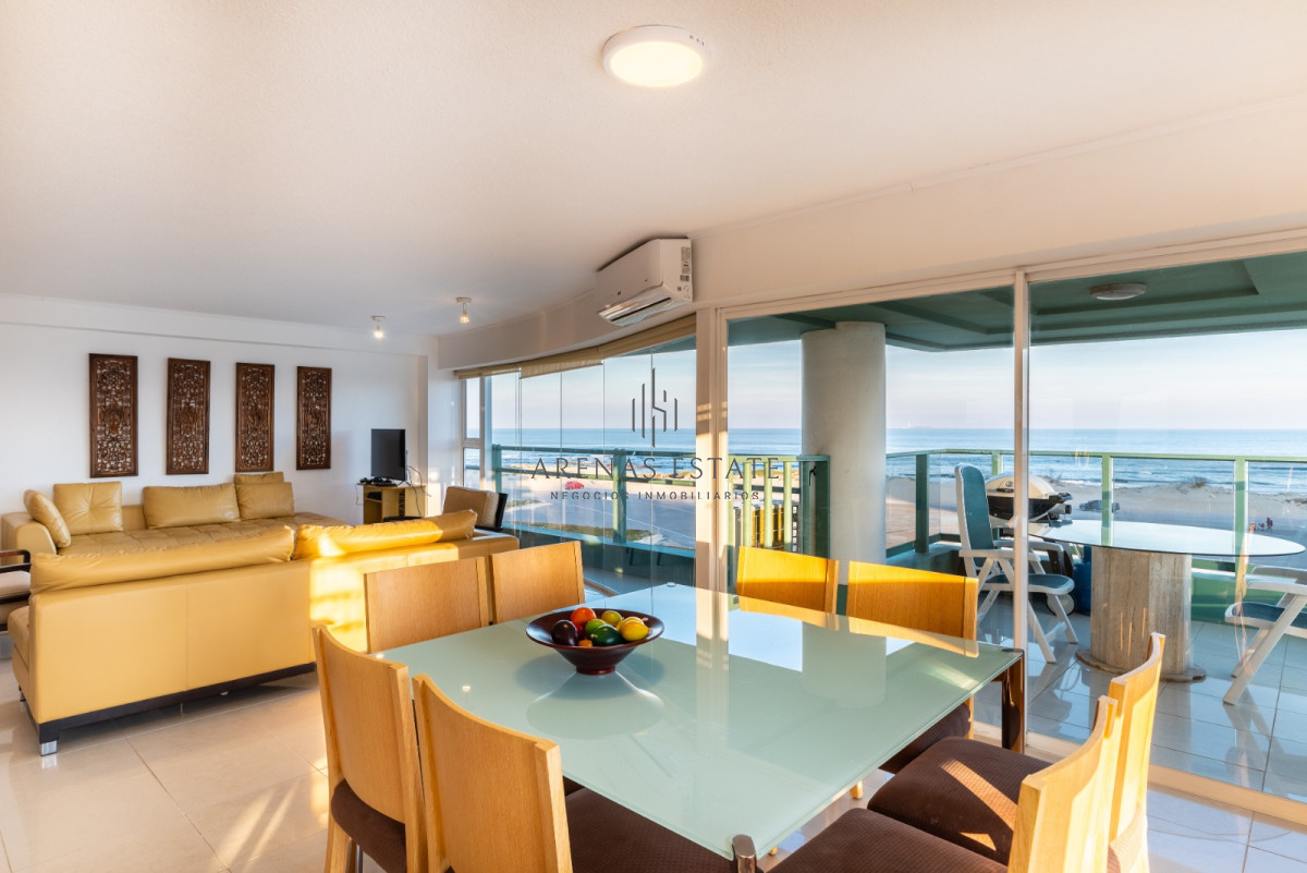 Apartamento ID.2131 - Venta de Apartamento de 3 dormitorios en primera linea de Playa Brava 