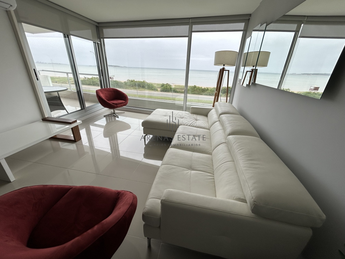 Apartamento ID.2122 - Apartamento en venta de 3 dormitorios y dependencia , en Punta del Este 