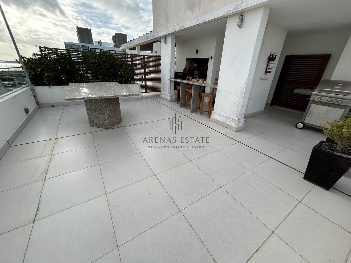Apartamento ID.2550 - Apartamento de dos dormitorios en venta en zona del Puerto de Punta del Este 
