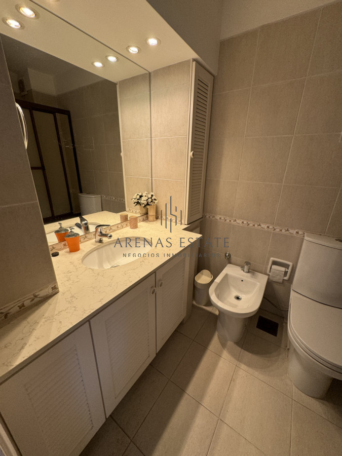 Apartamento ID.3563 - Apartamento en venta de 3 dormitorios en primera linea de la Brava , Punta del Este 