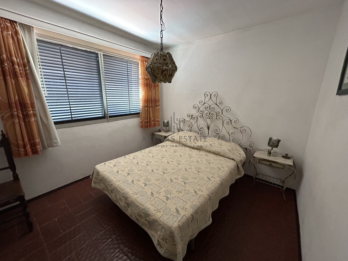 Apartamento ID.2339 - Apartamento en venta de dos dormitorios primera linea de playa Mansa , Punta del Este 
