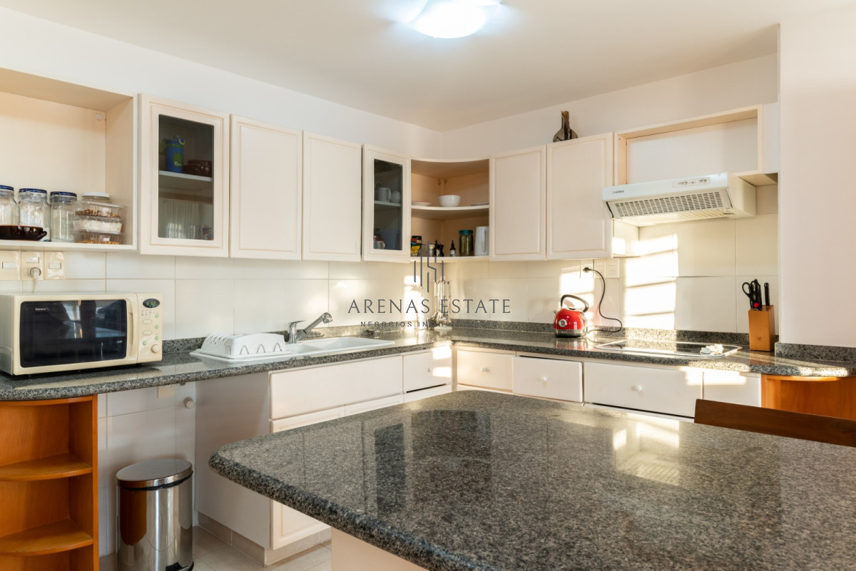 Apartamento ID.2131 - Venta de Apartamento de 3 dormitorios en primera linea de Playa Brava 