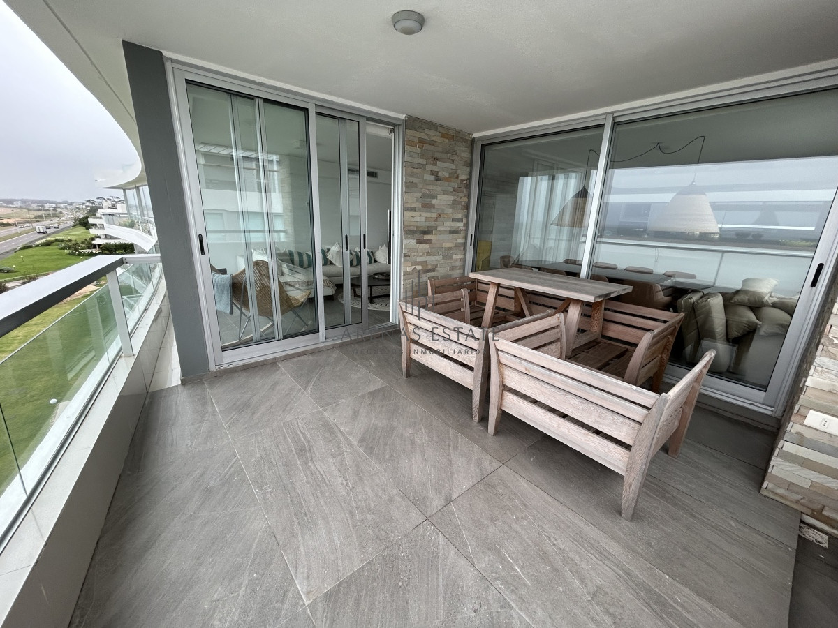 Apartamento ID.2123 - Penthouse en venta en Punta del Este , zona mansa , 3 Dormitorios más servicio 