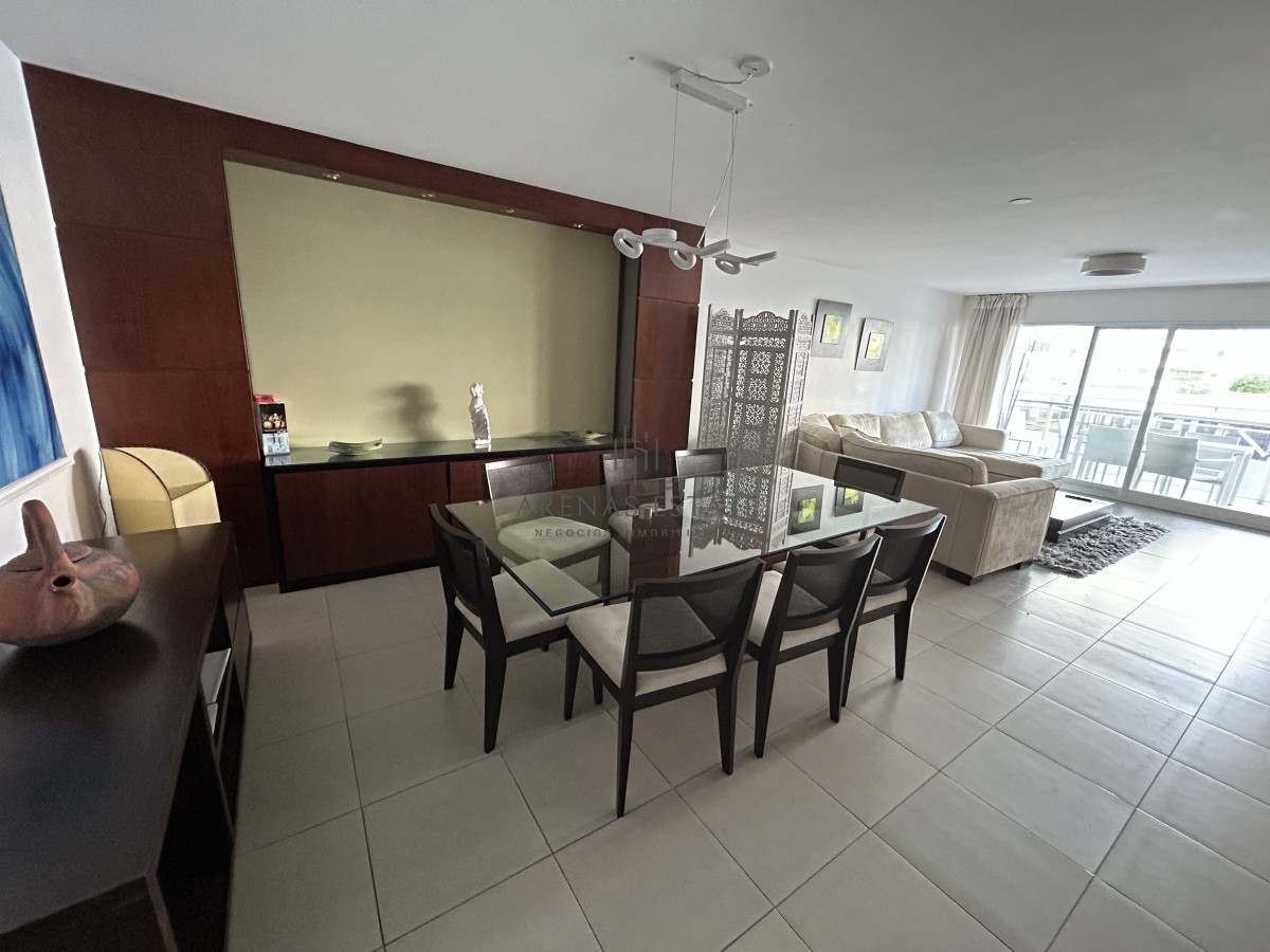 Apartamento ID.1956 - Apartamento de 3 dormitorios en venta Punta del Este