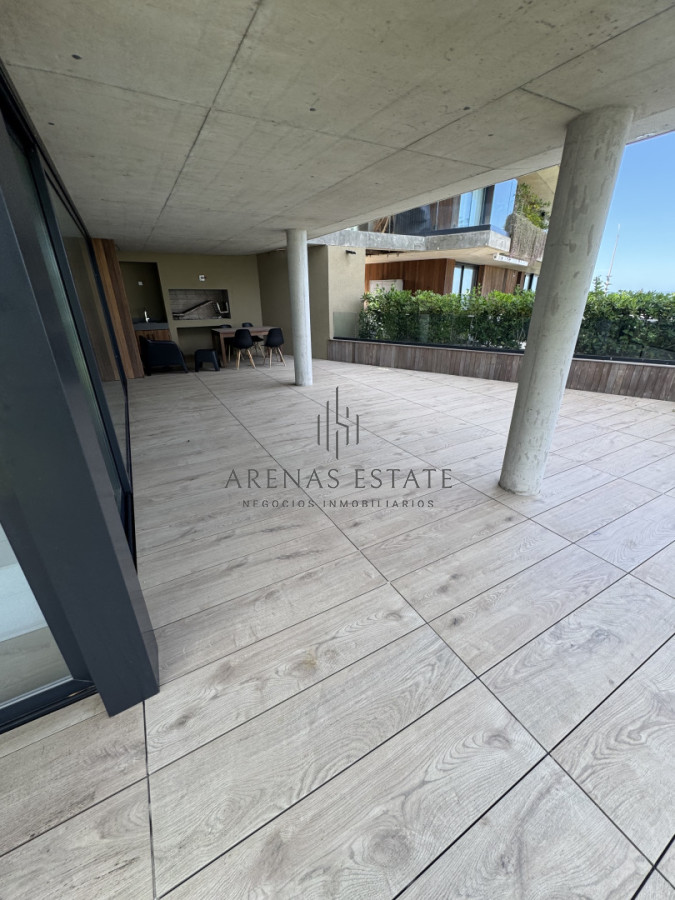 Apartamento ID.4144 - Apartamento de dormitorios en venta en Punta del Este, primera linea 
