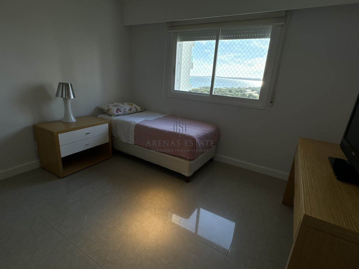 Apartamento ID.2989 - Apartamento de 3 dormitorios y dependencia de servicio en primera linea de la Mansa 