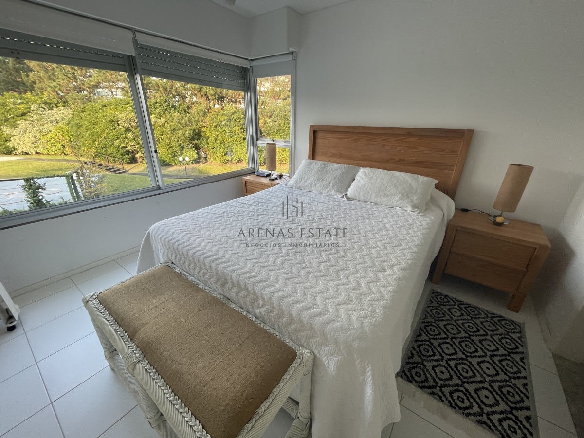 Apartamento ID.1566 - Apartamento de 3 dormitorios , primera linea de la mansa, Punta del Este