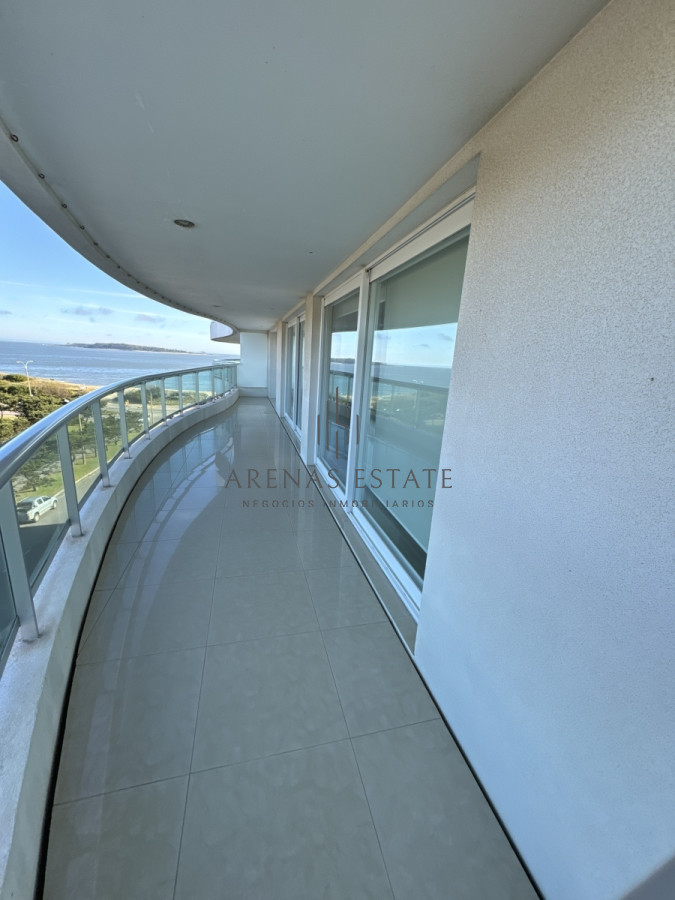 Apartamento ID.2989 - Apartamento de 3 dormitorios y dependencia de servicio en primera linea de la Mansa 