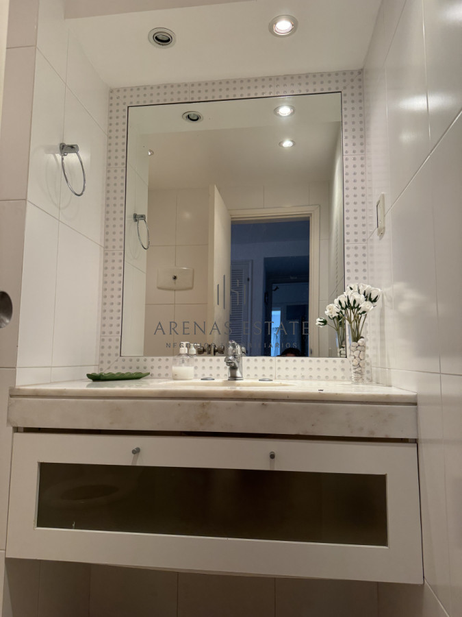 Apartamento ID.3563 - Apartamento en venta de 3 dormitorios en primera linea de la Brava , Punta del Este 
