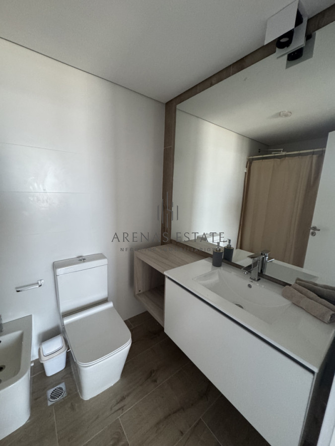 Apartamento ID.4144 - Apartamento de dormitorios en venta en Punta del Este, primera linea 