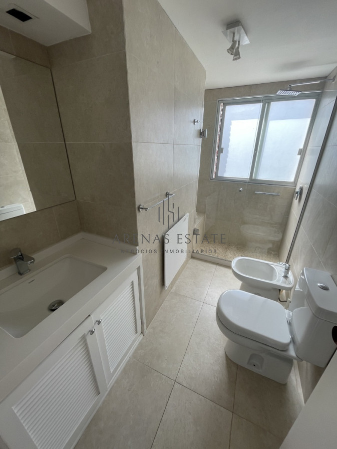 Apartamento ID.1673 - Apartamento de 3 dormitorios primera linea de la mansa, Punta del Este 