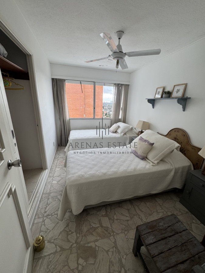 Apartamento ID.3900 - Apartamento de 3 dormitorios en venta en primera linea de Playa Mansa , Punta del Este 