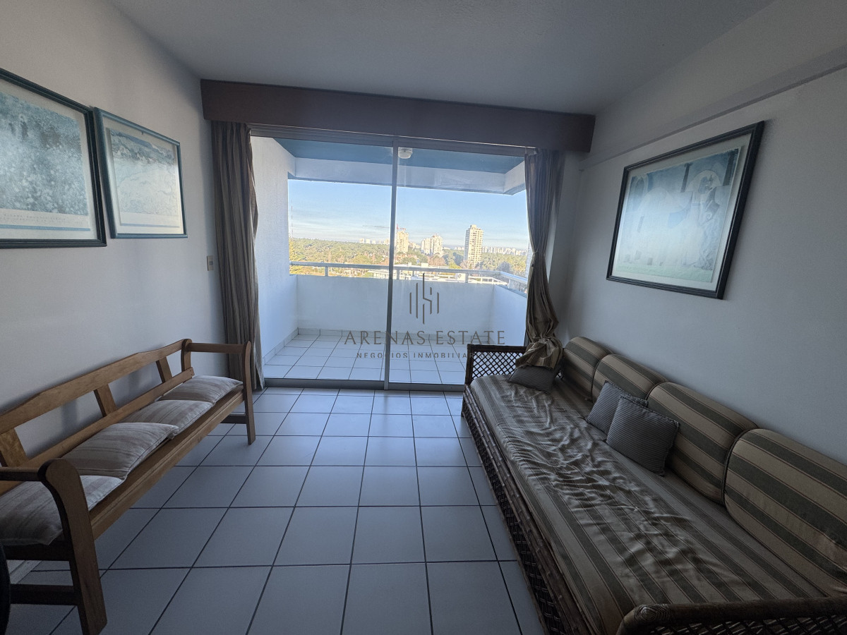 Apartamento ID.3837 - Apartamento de 3 dormitorios en venta en Punta del Este, Roosevelt 