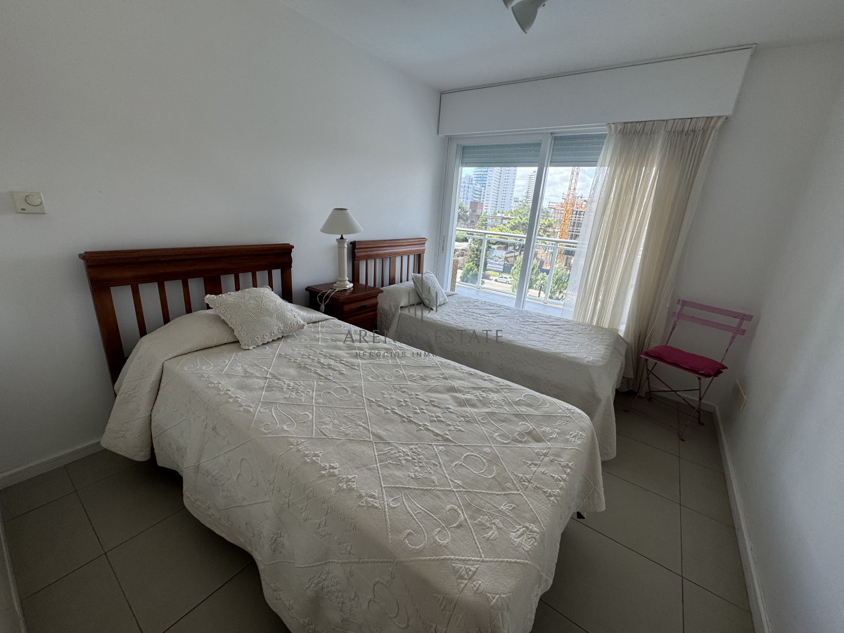 Apartamento ID.3318 - Apartamento de dos dormitorios  en venta en Punta del Este , Zona Chiverta 
